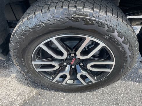 Certified 2025 GMC Sierra 1500 AT4 w/ AT4 Premium Package AWD/4WD image 3