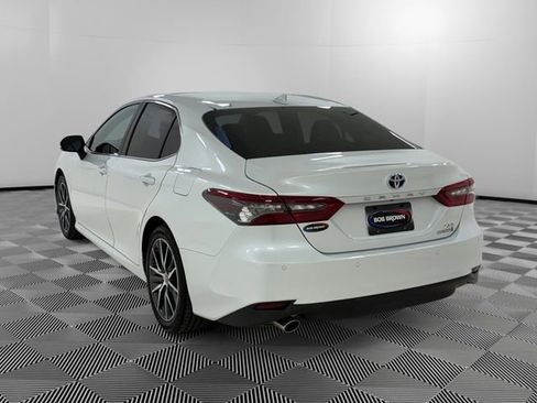 Used 2022 Toyota Camry XLE w/ Navigation Upgrade Package FWD image 3