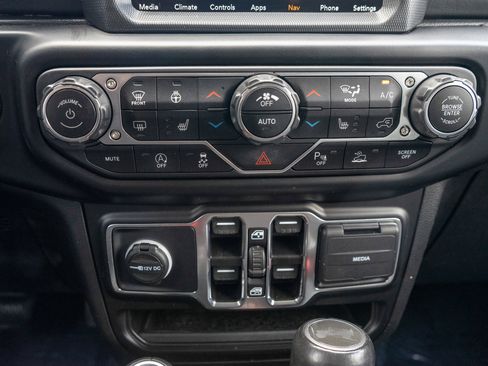 Used 2022 Jeep Wrangler Unlimited Sahara w/ LED Lighting Group AWD/4WD image 20
