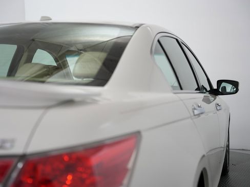 Used 2011 Honda Accord EX-L image 62