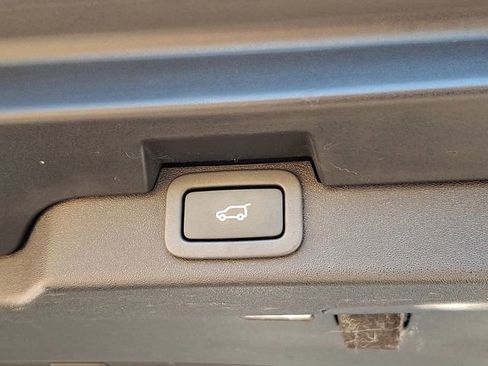 Used 2018 Land Rover Discovery SE image 33