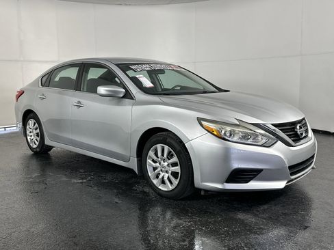 Used 2017 Nissan Altima 2.5 S w/ Power Driver Seat Package image 2