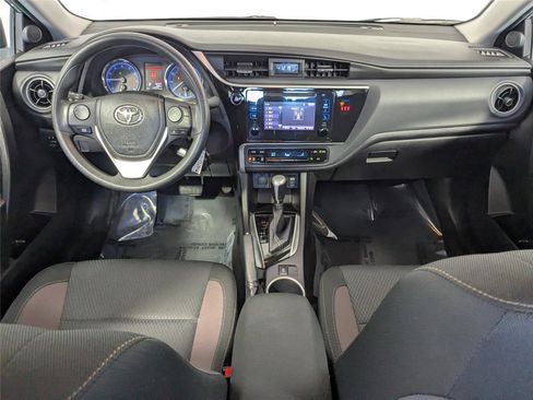 Used 2018 Toyota Corolla LE image 28