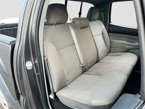 Used 2014 Toyota Tacoma Base image 23