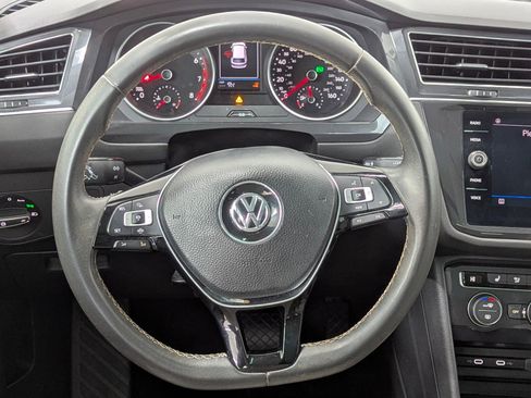 Used 2021 Volkswagen Tiguan SE w/ Panoramic Sunroof Package image 15