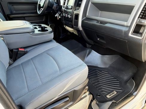 Used 2018 RAM 2500 Tradesman w/ Chrome Appearance Group image 30