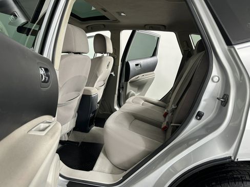 Used 2011 Nissan Rogue SV w/ Premium Pkg image 28