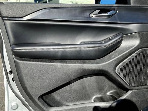 Used 2023 Jeep Grand Cherokee L Laredo image 25