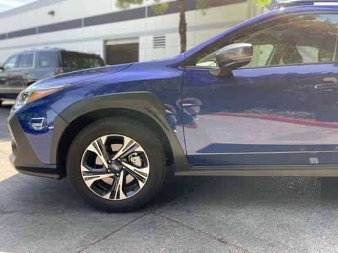 Used 2025 Subaru Crosstrek 2.0i Premium w/ Crosstrek Mirror Package AWD/4WD image 5