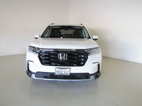 Certified 2025 Honda Pilot Touring image 2