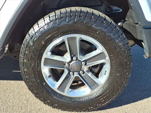 Used 2018 Jeep Wrangler Unlimited Sahara image 8