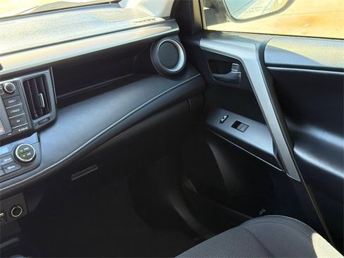 Used 2016 Toyota RAV4 XLE image 14