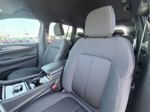 New 2026 Jeep Grand Cherokee Laredo RWD image 21