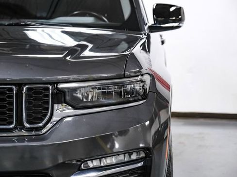 Used 2022 Jeep Grand Cherokee Limited image 47