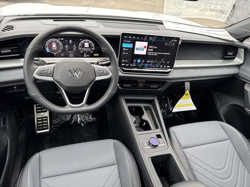 New 2026 Volkswagen Tiguan SE R-Line image 7