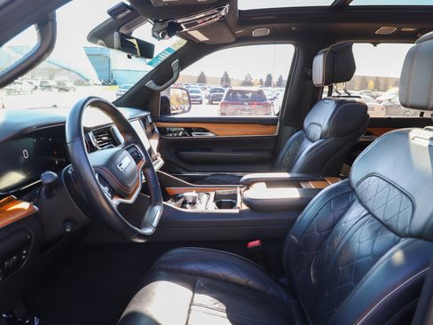Used 2022 Jeep Grand Wagoneer Series III AWD/4WD image 18