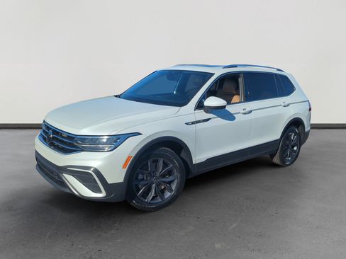 Certified 2023 Volkswagen Tiguan SE w/ Panoramic Sunroof Package image 1