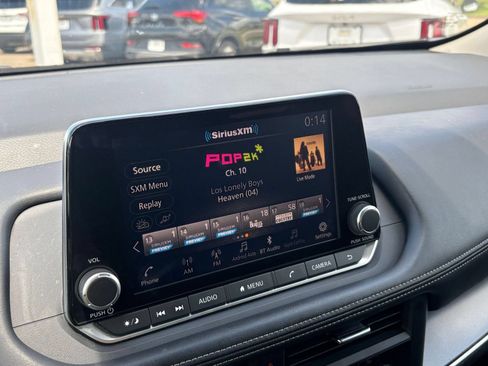 Used 2025 Nissan Rogue SV FWD image 20