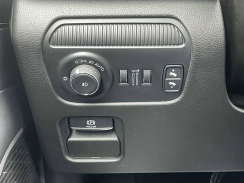 Certified 2024 Jeep Wagoneer Series II w/ Flexible Seating Group AWD/4WD image 31