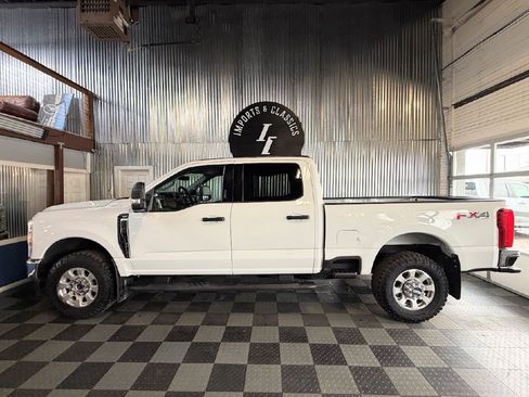 Used 2023 Ford F250 XLT w/ FX4 Off-Road Package image 8