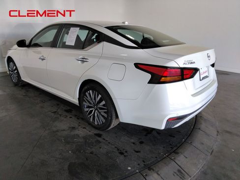 Used 2025 Nissan Altima 2.5 SV image 8