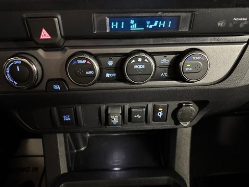 Used 2023 Toyota Tacoma TRD Off-Road w/ Black Out Package (TMS) AWD/4WD image 15