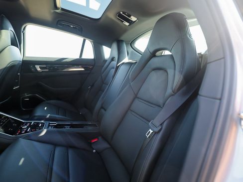 Certified 2022 Porsche Panamera 4 image 24