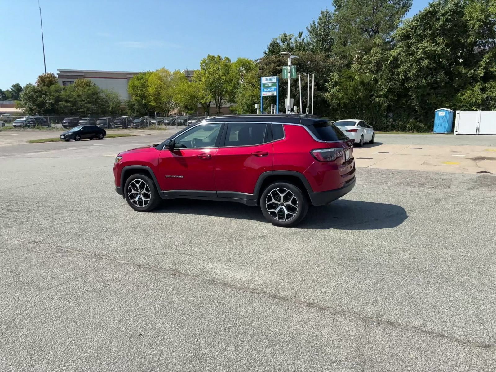 Used 2025 Jeep Compass Limited AWD/4WD image 9