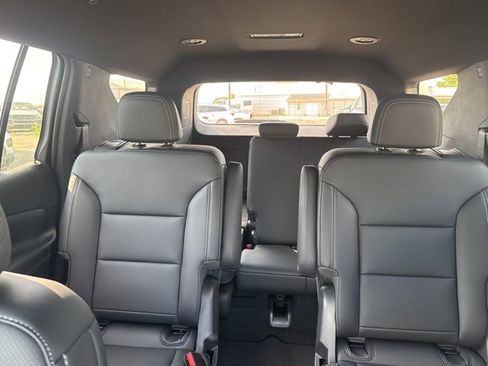 New 2025 Chevrolet Traverse LT w/ Driver Confidence Package image 35