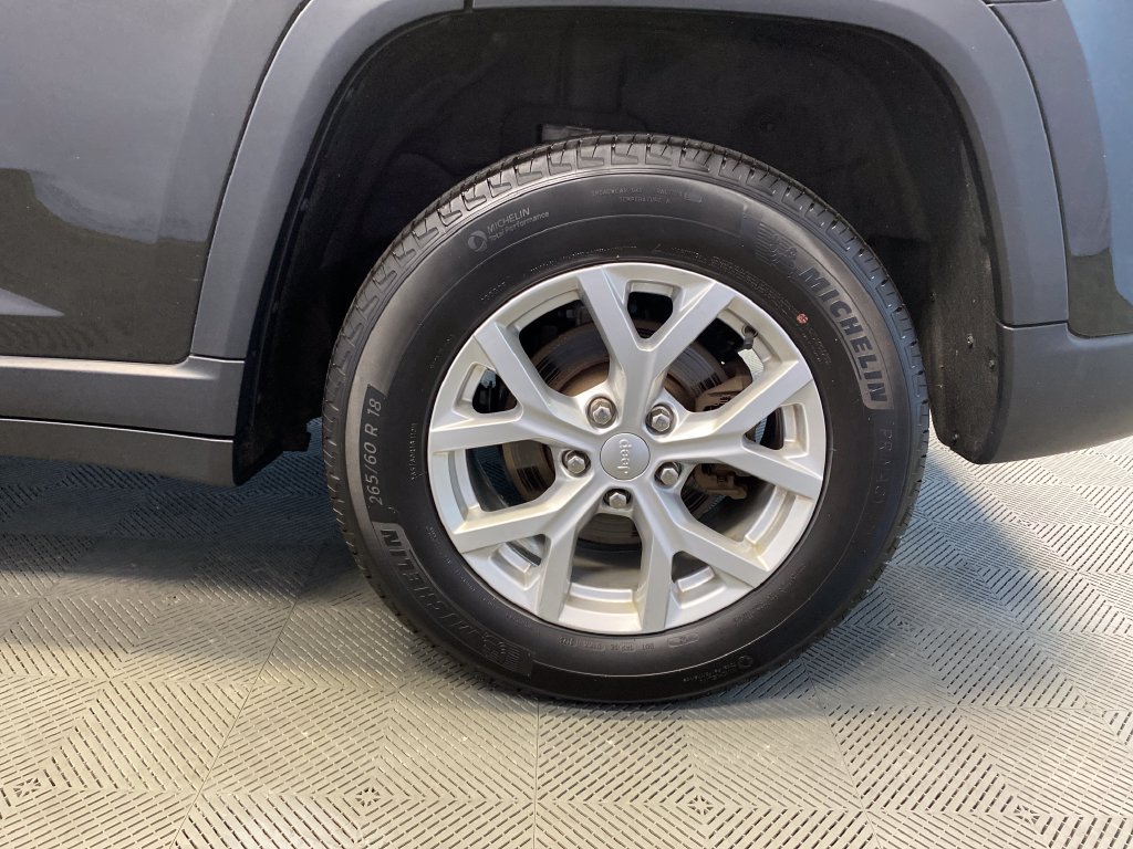 Used 2024 Jeep Grand Cherokee Limited AWD/4WD image 32