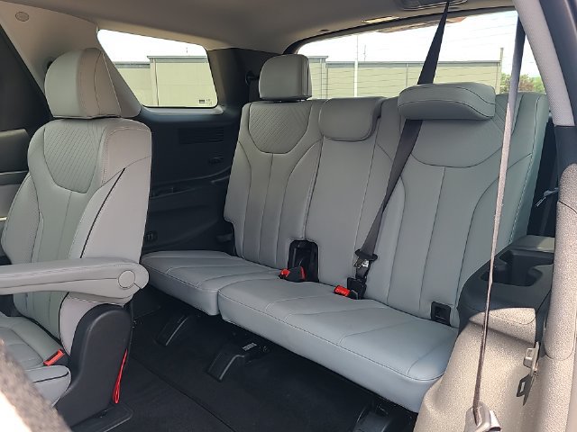 Used 2025 Hyundai Palisade SEL FWD image 25
