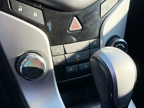 Used 2012 Chevrolet Cruze LT image 14