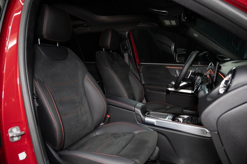 Certified 2026 Mercedes-Benz GLB 250 4MATIC image 12