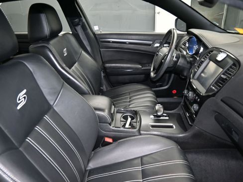 Used 2014 Chrysler 300 S image 41