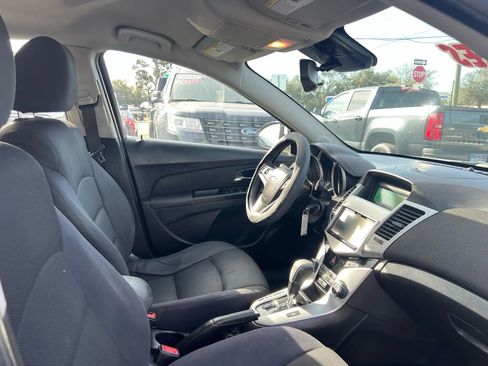 Used 2014 Chevrolet Cruze LT image 16