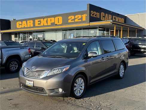 Used 2015 Toyota Sienna Limited Premium image 31