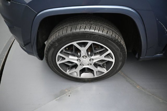 Used 2019 Jeep Grand Cherokee Overland AWD/4WD image 39