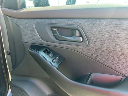 Used 2023 Nissan Rogue S AWD/4WD image 17