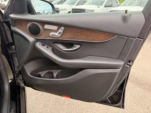 Used 2019 Mercedes-Benz GLC 300 4MATIC image 14