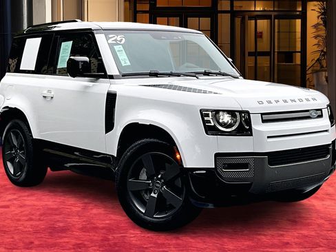 Used 2025 Land Rover Defender 90 X-Dynamic SE image 10