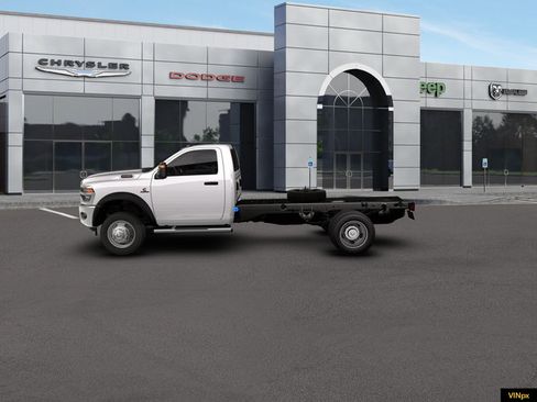 New 2026 RAM 5500 Tradesman w/ Chrome Appearance Group AWD/4WD image 3