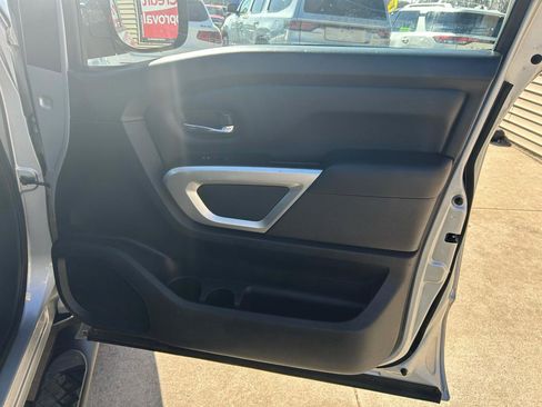 Used 2017 Nissan Titan SV image 16
