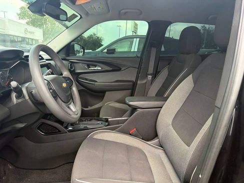 Used 2021 Chevrolet TrailBlazer LT w/ Convenience Package FWD image 9