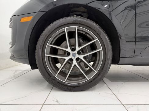 Certified 2025 Porsche Macan image 16