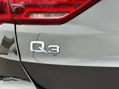 Used 2023 Audi Q3 2.0T Premium image 32