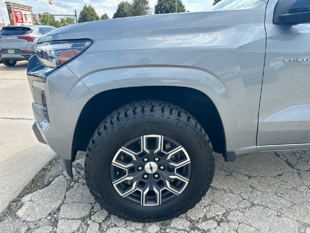 Used 2023 Chevrolet Colorado Z71 AWD/4WD image 43