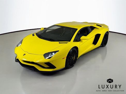 Used 2018 Lamborghini Aventador S image 4