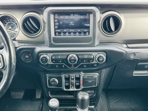 Used 2021 Jeep Gladiator Sport AWD/4WD image 17