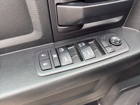 Used 2018 RAM 1500 Express AWD/4WD image 12