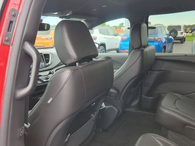 New 2027 Chrysler Pacifica Select FWD image 20